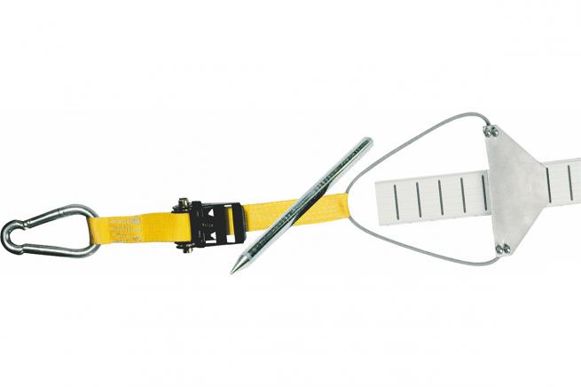 TENSIONING BELT FOR TENNIS LINES WITH A RATCHET