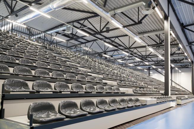 RETRACTABLE SPECTATOR STAND - TELESCOPIC STAND (1)