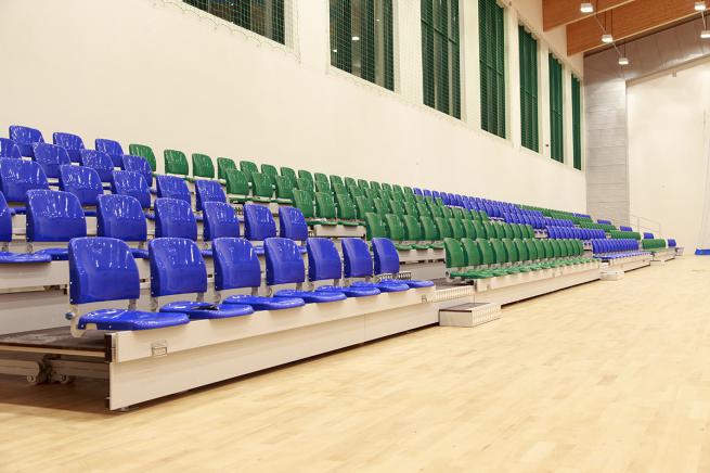 RETRACTABLE SPECTATOR STAND - TELESCOPIC STAND (1)