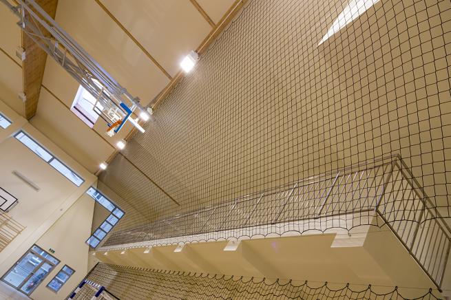Barrier netting for balconies
