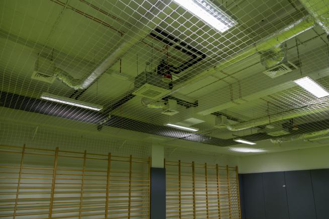 Barrier netting for ceilings