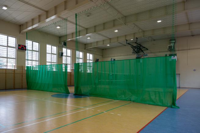 Curtain for dividing sports hall into sectors
