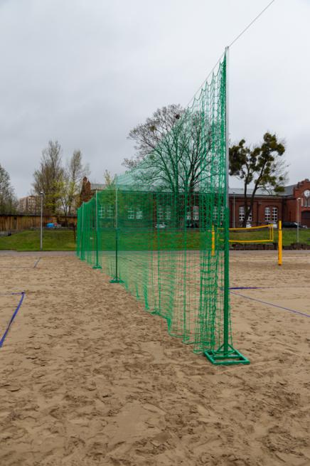 BARRIER NETTING FOR DIVIDING SPORTS COURTS - TELESCOPIC (2)