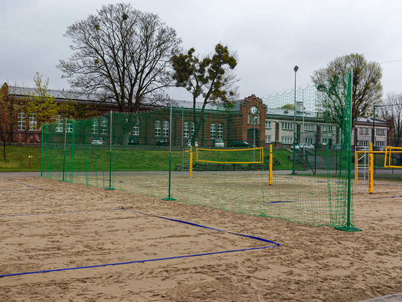 BARRIER NETTING FOR DIVIDING SPORTS COURTS - TELESCOPIC