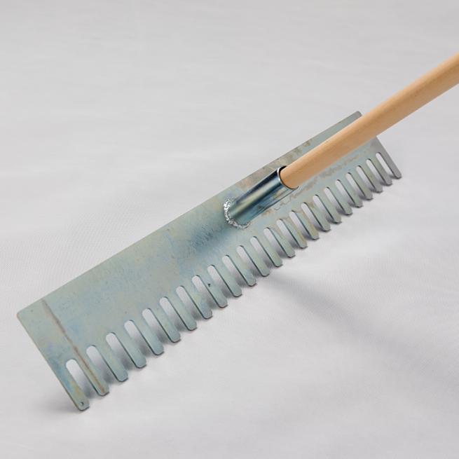 RAKE WITH PLOUGH FOR LEVELING THE SAND