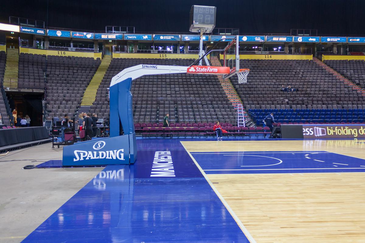 SPALDING PORTABLE BACKSTOP PROFESSIONAL BASKETBALL BACKSTOP